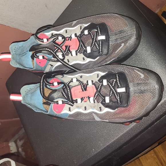 Nike - Picture 2 of 7